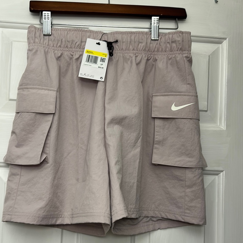 Nike sportswear Women's NWT  small Cargo Shorts violet